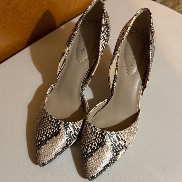 Bandolino Snakeskin Pattern Heels - Picture 2 of 12
